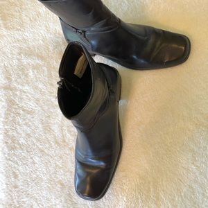 Vintage black square toed heel